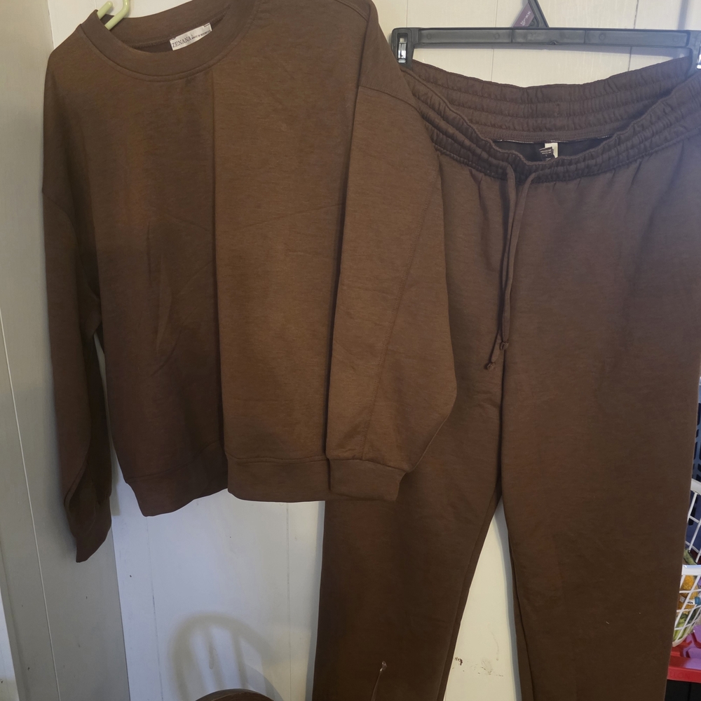 Zenana Outfitters Brown Lounge Sweatshirt and Joggers Set